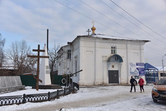 Погода в ачите свердловской. Храм Архангела Михаила Ачит. Поселок Ачит. Ревда храм Архистратига Михаила.