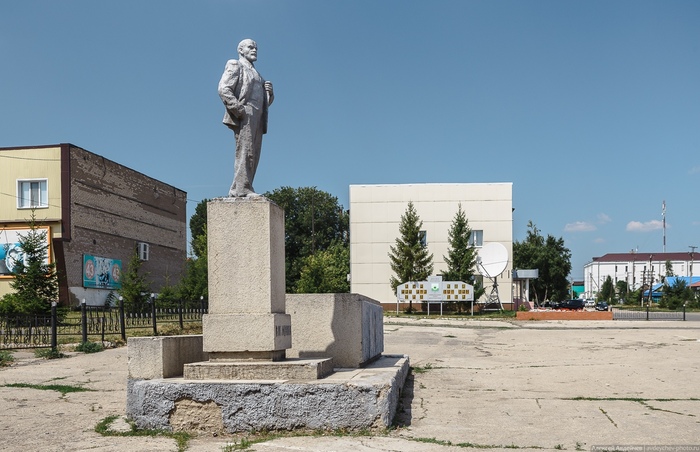 памятник Ленину в селе Богатом Самарской области
