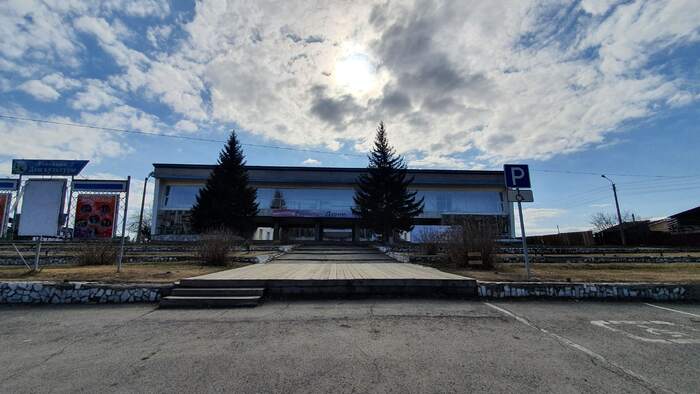дом культуры в поселке Емельяново