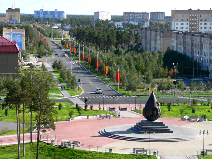 памятник Капля Нефти г. Когалым