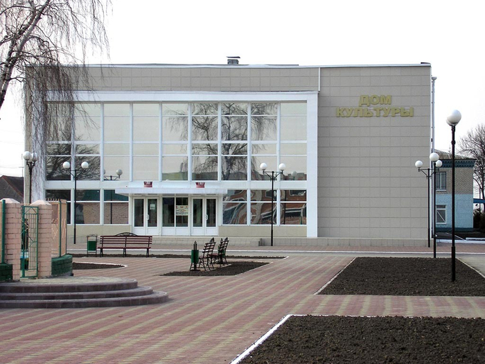 Дом культуры в поселке Комаричи