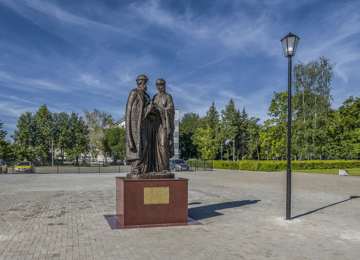 памятник Петра и Февронии г. Конаково