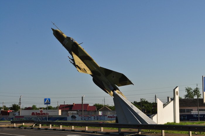 памятник МИГ 21