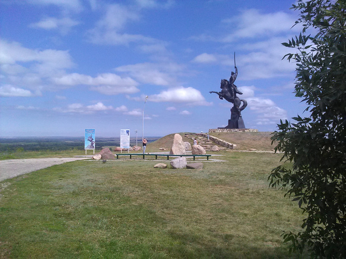 памятник Казака-Всадника станица Кумылженская 