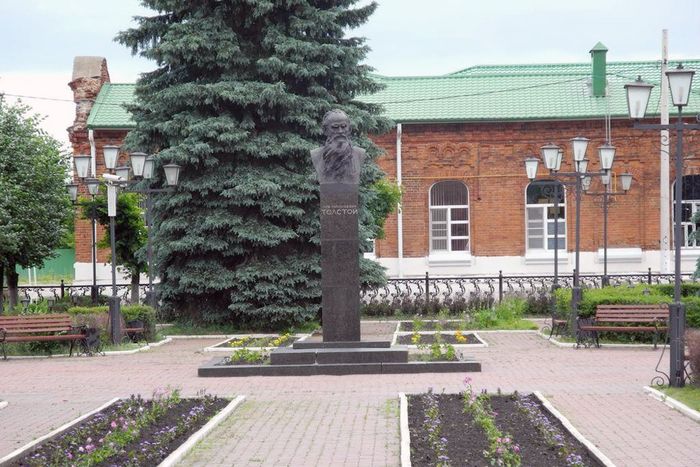 памятник Л.Н. Толстому 