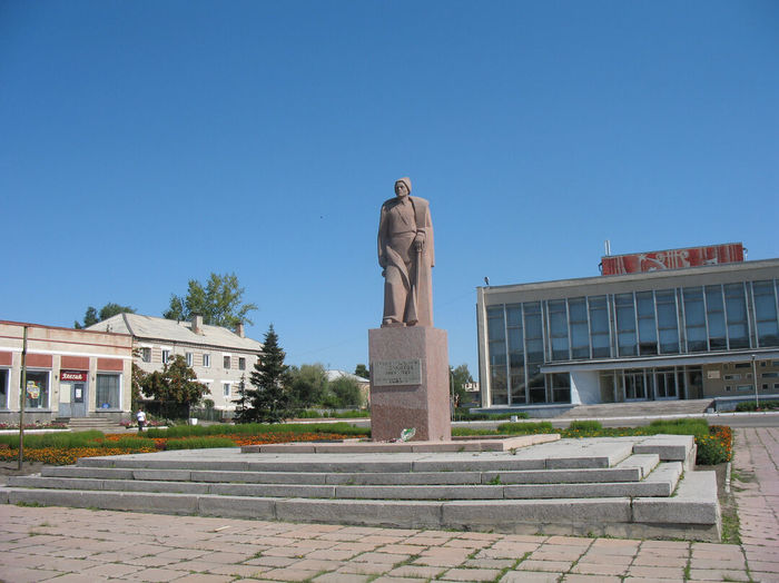 Памятник Е.М. Мамонтову в селе Мамонтово