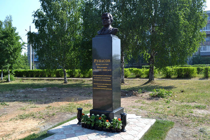 памятник Рупасову в Ново-Талицах Ивановской области