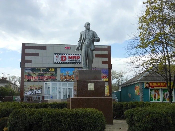 памятник Ленину в Новоалександровске