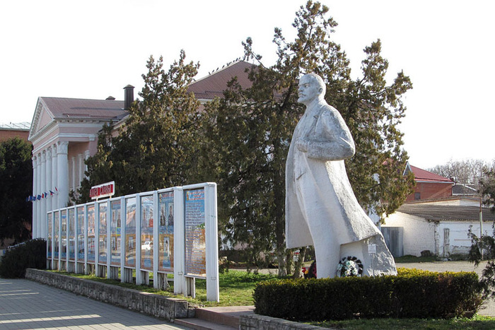 памятник Ленину в Новокубанске
