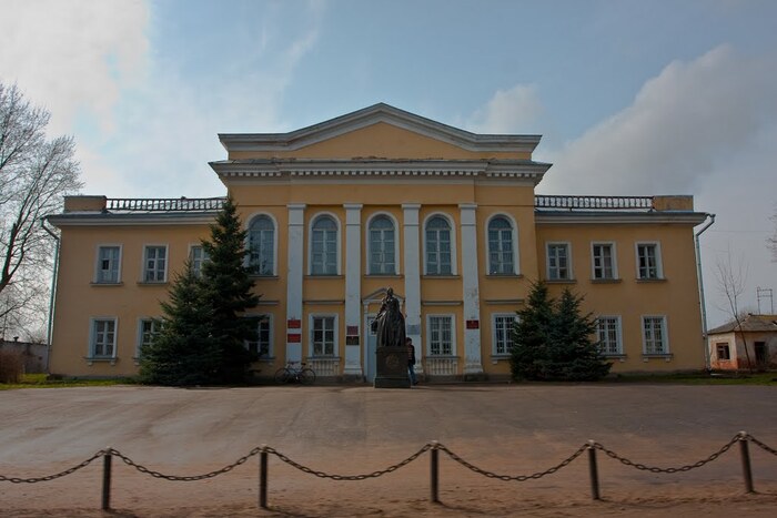 памятник Екатерине II в Новоржеве