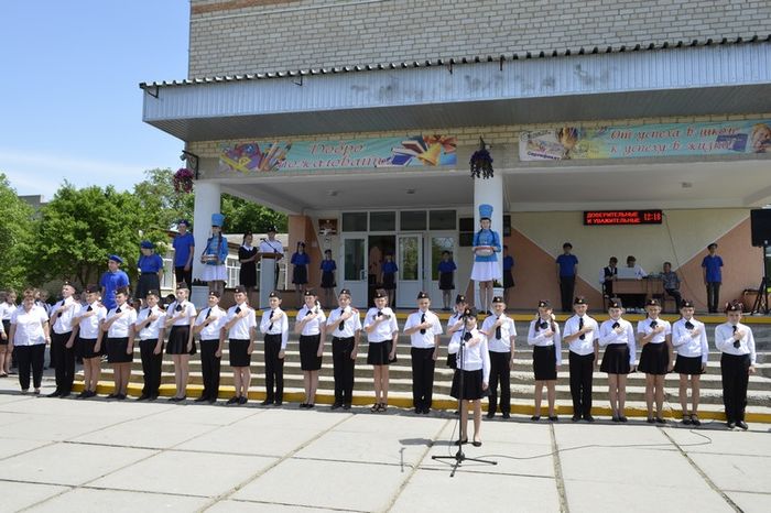 средняя школа в селе Новоселицком