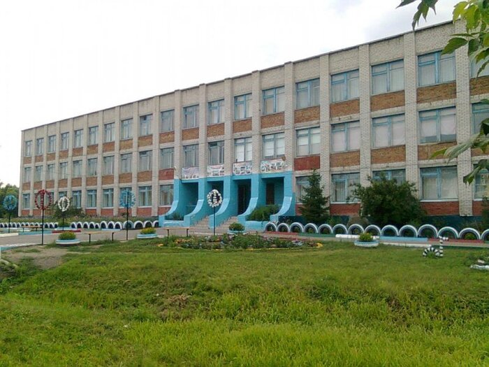 средняя школа в поселке Новоспасское