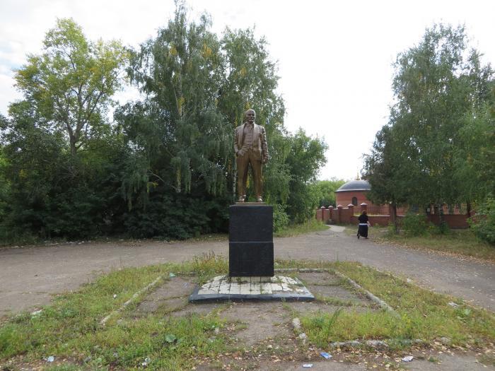 Памятник Ленину в Октябрьском Ульяновской области