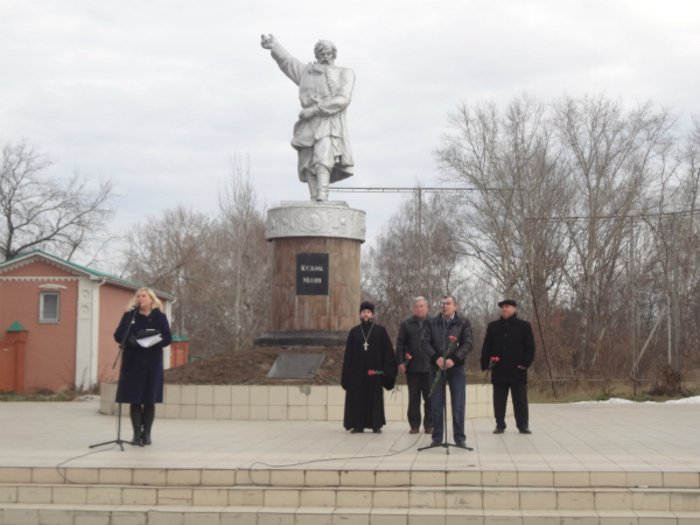 мемориал в поселке Первое Мая
