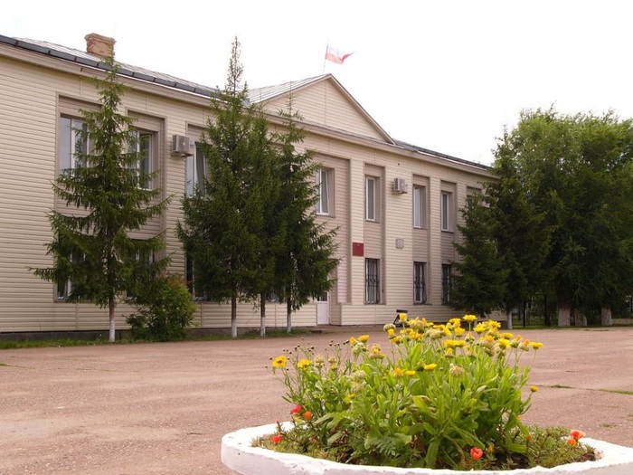 здание администрации поселка Первомайского Оренбургская область