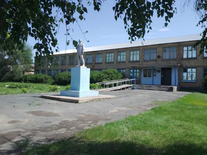 памятник Ленину в Первомайском Оренбургской области