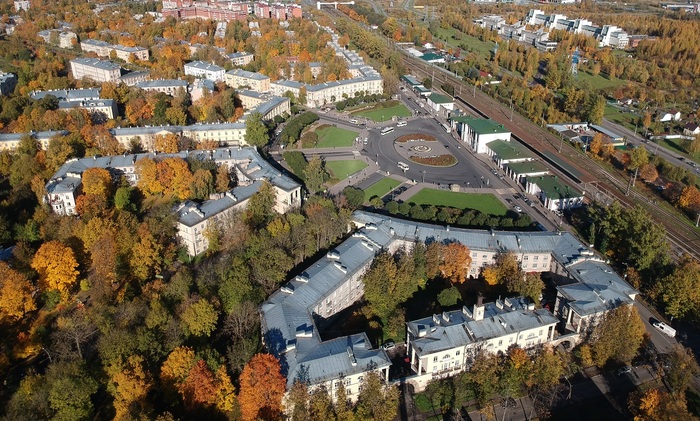 Вид с высоты на вокзал города Пушкина