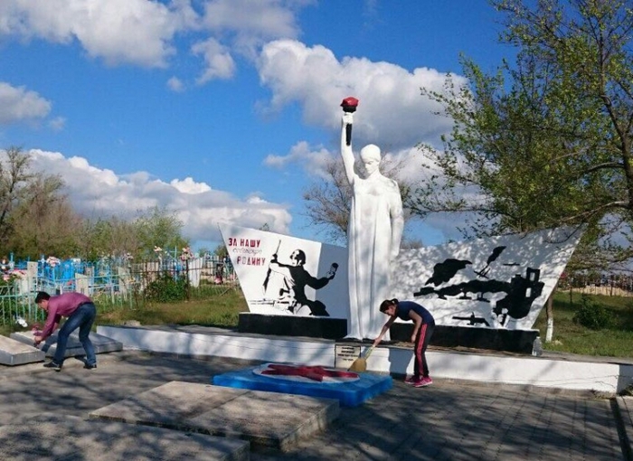 Мемориал ВОВ в Садовом Калмыкии