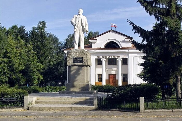 Памятник Ленину в городе Сенгилей