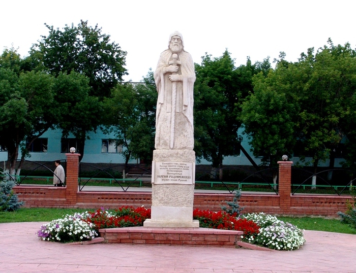 Монумент Сергия Радонежского в селе Сергиевске