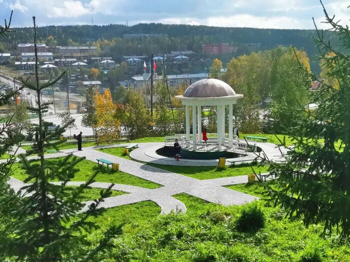 живописный вид поселка Северо-Енисейский