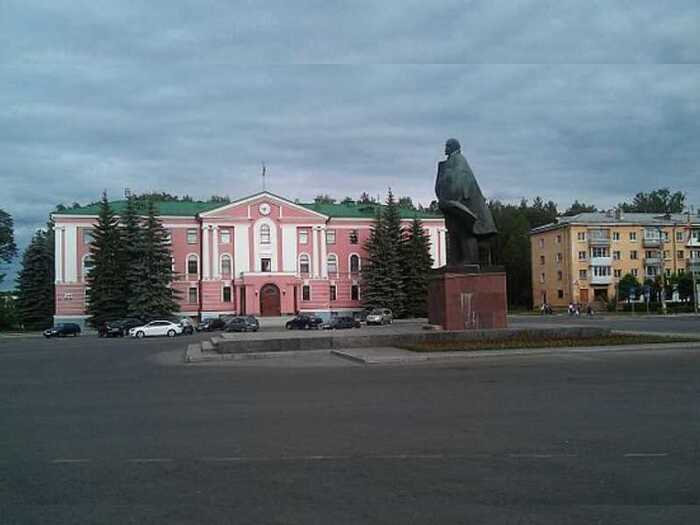 памятник Ленину в городе Снежинске