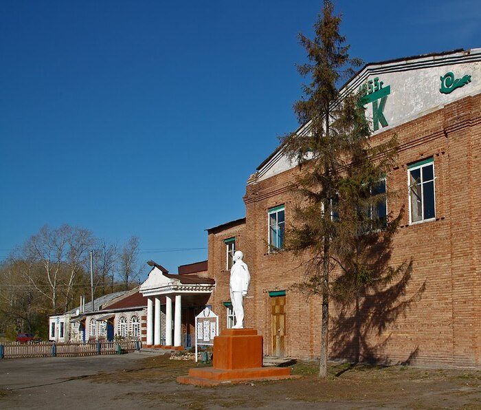памятник Ленину в поселке Старотимошкино