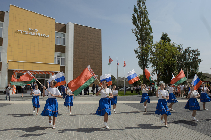 средняя школа в поселке Стрелица