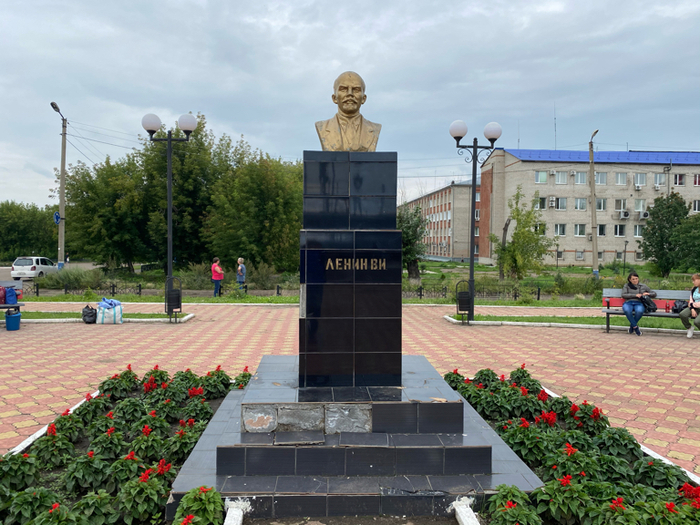 Бюст Ленина в городе Тайшете