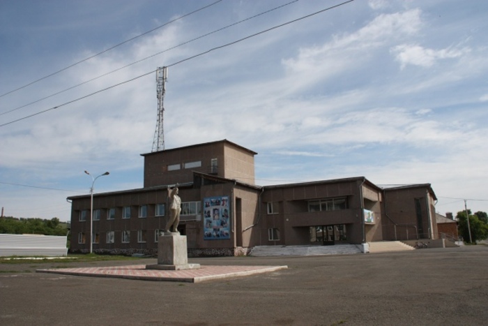 памятник Ленину в с Таштып