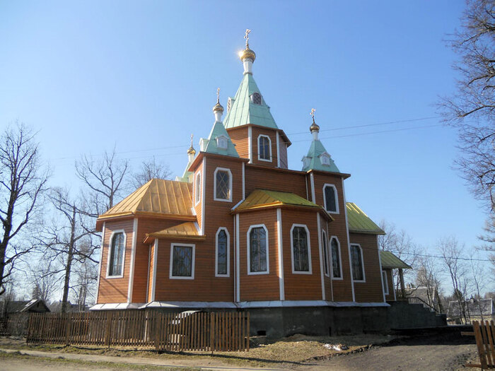 православная церковь в поселке Толмачево