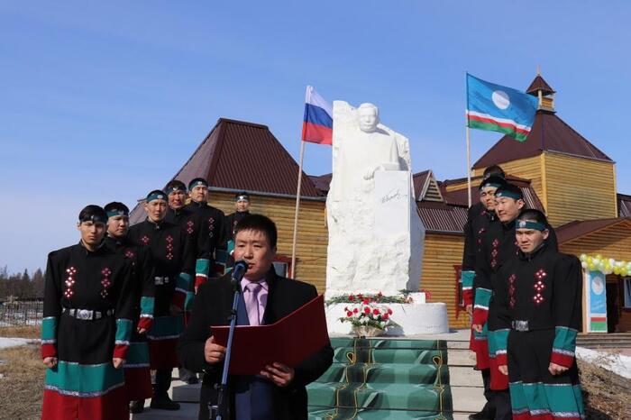 Памятник "Советскому воину" в Верхневилюйск Якутии