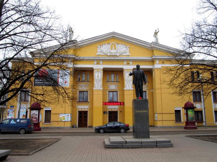 Памятник Ленина в городе Волхове