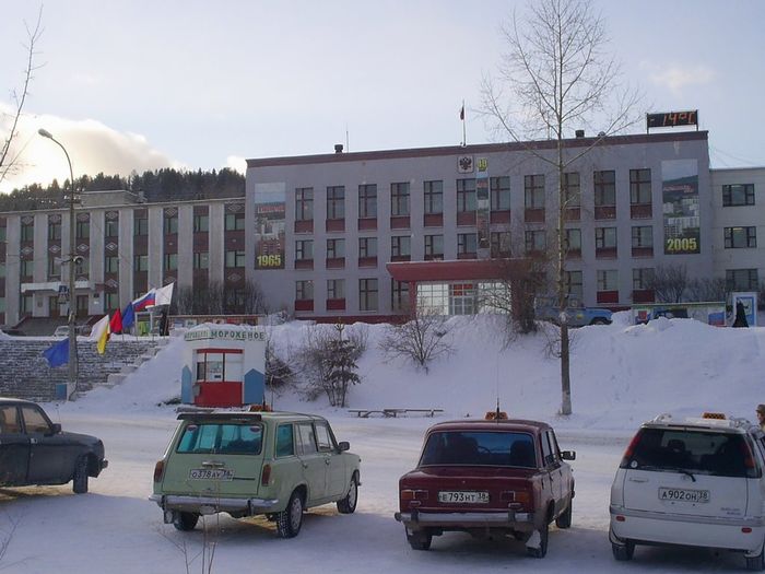 здание администрации г Железногорск Илимский